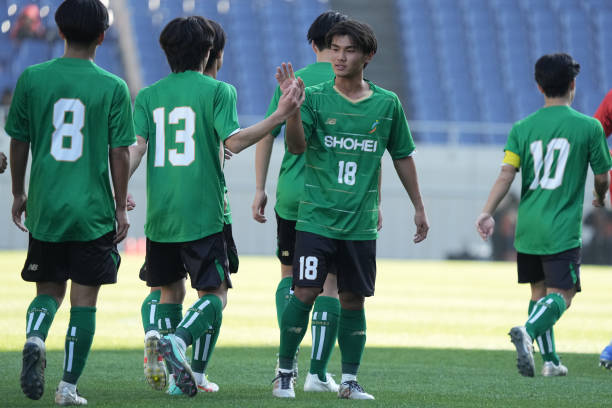 不仅使他以 不仅使他以